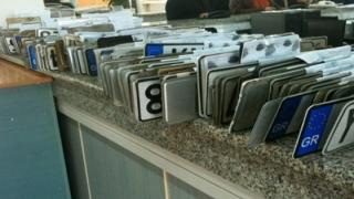 Επιστρέφονται από σήμερα οι πινακίδες και οι άδειες οδήγησης, λόγω Πάσχα