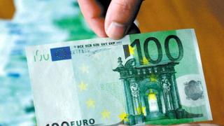 Διδυμότειχο: Πλήρωσε τον πιτσαδόρο με πλαστό χαρτονόμισμα πήρε και ρέστα! - Στην κατοχή της βρέθηκαν 32.000 πλαστά  ευρώ