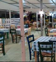 Άδειασαν τα μαγαζιά τα μεσάνυχτα - Πρωτόγνωρες εικόνες στην Αλεξανδρούπολη (φωτο)