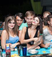 Άνω - κάτω το Reina summer club στο 'Big Band VIP' πάρτυ.