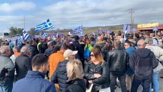 Ανθρώπινη αλυσίδα στο τελωνείο των Κήπων για το μεταναστευτικό (pic)