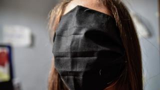 Σταμάτησε η παραγωγή των μασκών - γίγας για τους μαθητές