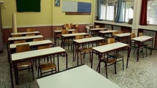 Ξεκινούν τα σχολεία την Δευτέρα - Με ανοιχτά παράθυρα τα μαθήματα