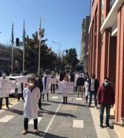 Διαδήλωση πραγματοποίησαν νωρίτερα σήμερα το πρωί και οι φοιτητές της Ιατρικής του Δημοκρίτειο Πανεπιστημίου Θράκης