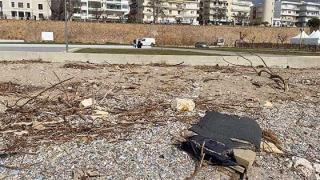 Μέχρι το... 2045 ίσως καθαριστεί η ακρογιαλιά κάτω από το Φάρο (video)