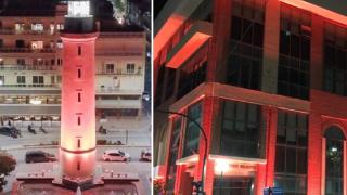 Αλεξανδρούπολη: Με πορτοκαλί χρώμα φωταγωγήθηκαν Φάρος & Δημαρχείο (video)