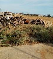 Εταιρεία ξεφορτώνει τα μπάζα της σε κατοικημένη περιοχή στην Αλεξανδρούπολη (φωτο)