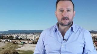 Στα τοπικά ΜΜΕ μοιράζει αγωγές, στα αθηναϊκά μοιράζει ευρώ ο δήμαρχος Αλεξανδρούπολης