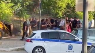 Προσήχθησαν 15 πολίτες μεταξύ των οποίων και ο Λαμπάκης για τη διαμαρτυρία στο Άλσος Φυτωρίου (video)