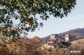 Kirki'deki terk edilmiş cevher işleme tesisi