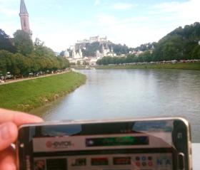 Σήμερα σας πάμε βόλτα στην Αυστρία! Ο φίλος Χρήστος βρέθηκε στο Σάλτσμπουργκ μπροστά από το φημισμένο κάστρο της περιοχής και δεν παρέλειψε να ενημερωθεί από το αγαπημένο του portal!