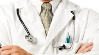 Β. Ελλάδα: Στην 'τσιμπίδα' του ΣΔΟΕ γιατρός δημόσιου νοσοκομείου.