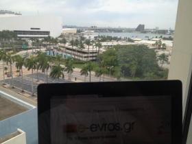 Με φόντο το λιμάνι του Μαϊάμι, στη Φλόριντα των ΗΠΑ, ο φίλος Σάκης μας έστειλε την αγάπη του μέσω της φωτογραφίας. 