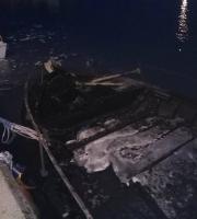 Σαμοθράκη: Ολοσχερώς κάηκε το περιηγητικό σκάφος "Θεοδώρα" (φωτο)