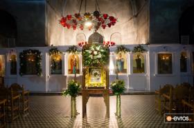 "Η ιστορική εικόνα της Παναγίας Κοσμοσώτειρας μετά τη λιτανεία του Δεκαπενταύγουστου."