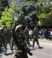 Παρελαύνουν οι στρατιωτικές μονάδες