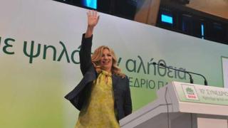 Η Φώφη Γεννηματά νέα πρόεδρος του ΠΑΣΟΚ.
