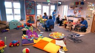 Ξεκινούν οι αιτήσεις για εγγραφές στους βρεφονηπιακούς σταθμούς του ΟΑΕΔ.