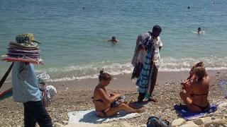 «Σαφάρι» ελέγχων για το παρεμπόριο στις παραλίες της ΠΑΜ-Θ.