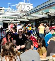 ΝΟΑ Cafe - Patisserie: Με θέα θάλασσα!