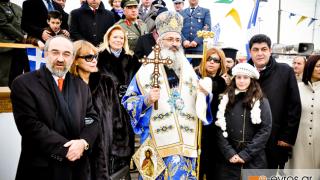 Με λαμπρότητα παρά το κρύο αγιάστηκαν τα νερά στην Αλεξανδρούπολη.