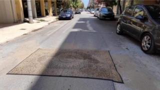 Επανήλθε το viral χαλί σε λακούβα στο κέντρο της Αλεξανδρούπολης (φωτο)