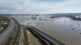 Συνεχίζεται η μάχη με τα νερά στον δήμο Σουφλίου - Παραμένει ο κόκκινος συναγερμός στον Έβρο (φωτος)