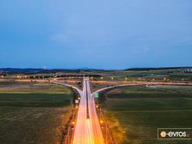 Karanlık çökmeden kısa bir süre önce Dedeağaç'ta kavşak