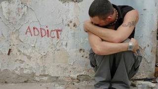 Ναρκωτικά... ένα εφιαλτικό παραμύθι - Ζήσε τη ζωή ολόκληρη όχι με δόσεις