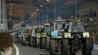  «Ζεσταίνουν» ξανά τις μηχανές των τρακτέρ τους αγρότες και κτηνοτρόφοι.