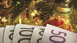 Δώρο Χριστουγέννων: Πώς υπολογίζεται και ποιοι δικαιούνται
