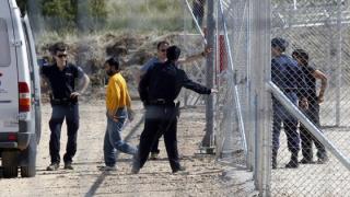 Καταγγελίες Φίλη για επαναπροωθήσεις Τούρκων στον Έβρο από μασκοφόρους 