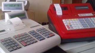 Τα επαγγέλματα που δεν χρειάζονται πλέον ταμειακή μηχανή.