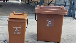 Ο δήμος Αλεξανδρούπολη απέκτησε καφέ κάδους για οργανικά απορρίματα