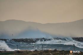 Dedeağaç limanında fırtınalı deniz