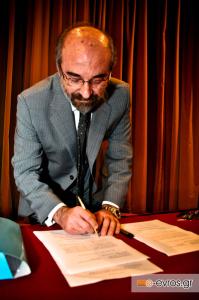 Αρχιμηνιά και αρχιχρονιά και αρχή καλός μας... θρόνος!