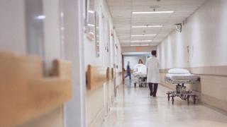 Παύονται όλες οι διοικήσεις των νοσοκομείων χωρίς αποζημίωση.