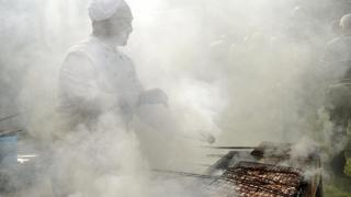 Τσικνοπέμπτη: Τι γιορτάζουμε και γιατί τσικνίζουμε