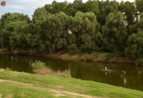 Şehrin içinde, Erythropotamos nehri.