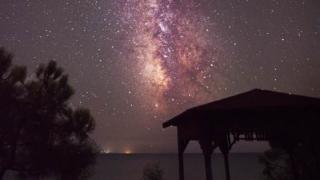 Βροχή από «πεφταστέρια» σήμερα: Κορυφώνεται απόψε το εντυπωσιακό φαινόμενο