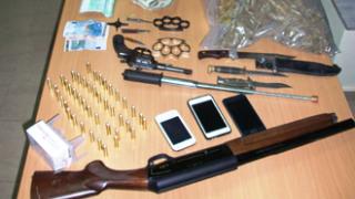 Ροδόπη: Ναρκωτικά και όπλα εντοπίστηκαν σε όχημα.