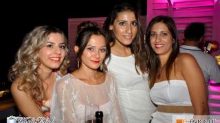 Closing night με χαμόγελα για το Yacht Club, στο λιμάνι.
