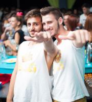 Άνω - κάτω το Reina summer club στο 'Big Band VIP' πάρτυ.