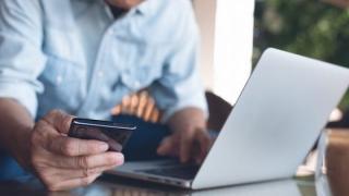 Προσοχή για απάτη με μήνυμα που υποτίθεται ότι στέλνει το gov.gr για επίδομα 900 ευρώ