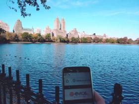 Από το Central Park της Νέας Υόρκης μας στέλνει την αγάπη της η φίλη Βίβιαν