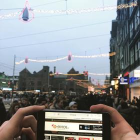 Στην πρωτεύουσα της Ολλανδίας, το Άμστερνταμ, βρέθηκαν τις ημέρες των γιορτών μια παρέα φίλων (Μιχάλης, Μαρίνα και οι δύο Δημήτριδες) και φυσικά δεν παρέλειψαν να μας στείλουν την αγάπη τους.