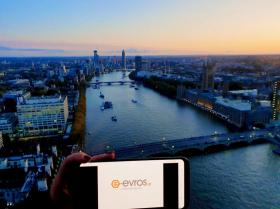 Την πιο ωραία ώρα στο πιο ωραίο σημείο του Λονδίνου βρέθηκε μια παρέα από την #Αλεξανδρούπολη.  Ο Δημήτρης, η Κωνσταντίνα, ο Βασίλης, η Ευδοκία, η Δώρα και ο Αδάμ βρέθηκαν στο London Eye και μας έστει