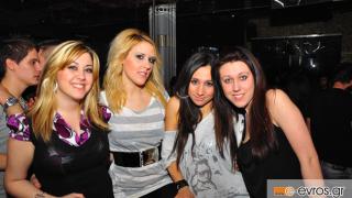 Κυριακή στο Prive club με Ladies' night!