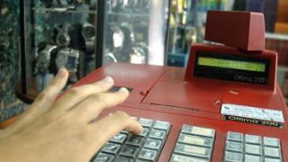 Oι επαγγελματίες που απαλλάσσονται από την υποχρέωση διατήρησης ταμειακών μηχανών.