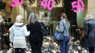 Μετά το Πάσχα οι ενδιάμεσες εκπτώσεις των εμπορικών καταστημάτων